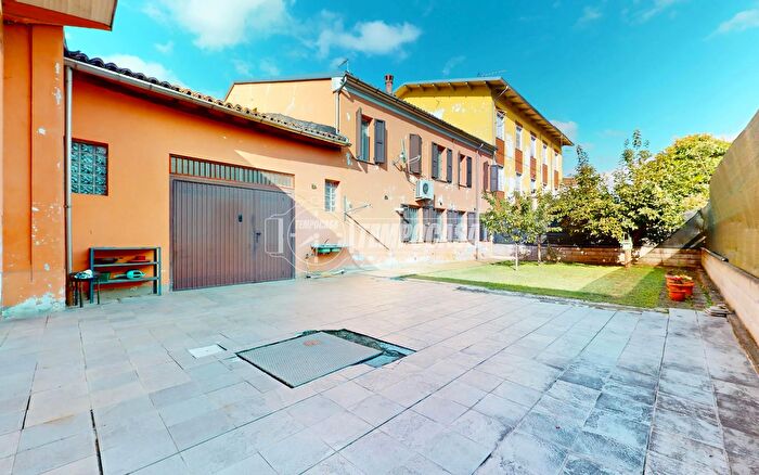 Casa con 7 locali in vendita in Via Guastalla, Reggiolo