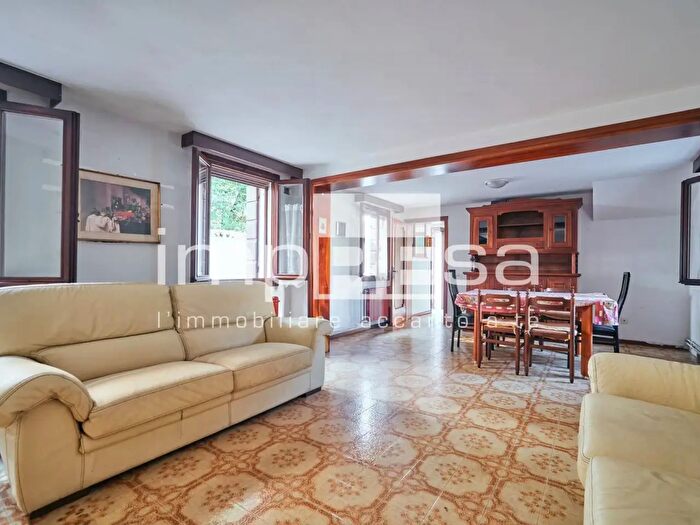 Casa quadrilocale in vendita in Via Reggimento Artiglieria, Treviso