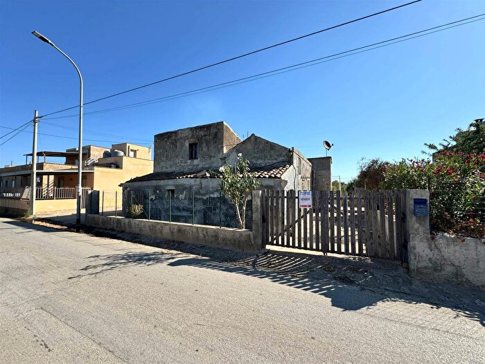 Casa con 8 locali in vendita in Via Lombardo, Misiliscemi