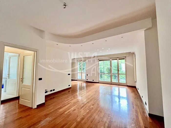 Appartamento trilocale in affitto in Via Bellinzona, Como