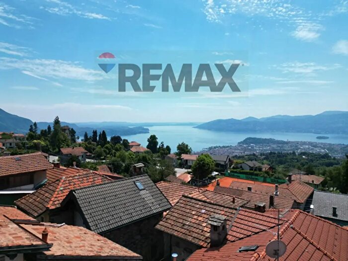 Casa con 6 locali in vendita in Via Vittorio Veneto, Bee