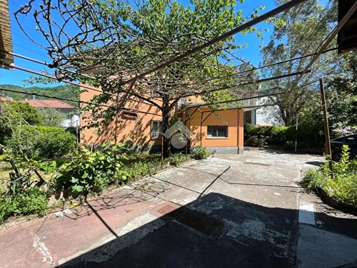 Appartamento trilocale in vendita in Via Fratelli Bertolla, Porto Ceresio