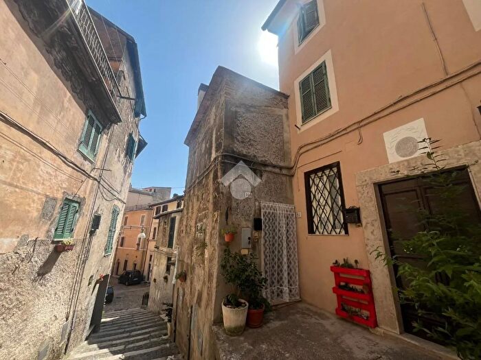 Appartamento trilocale in vendita in Via Palestro, Subiaco