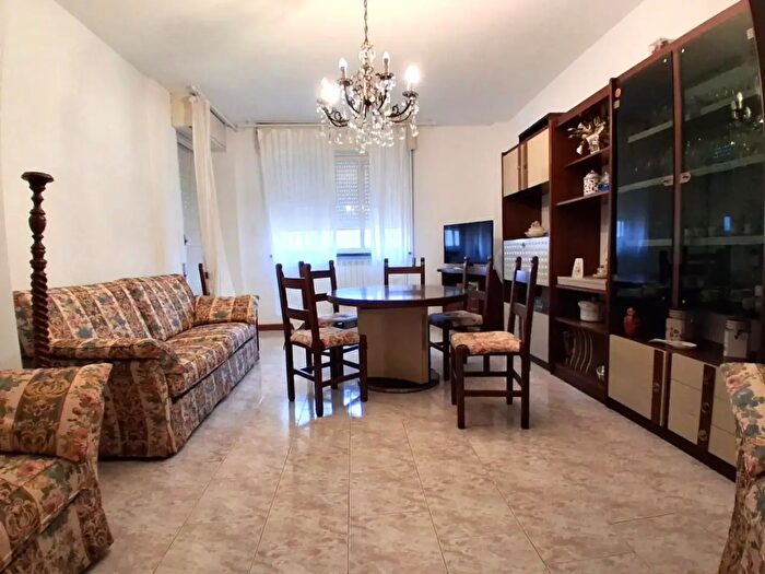 Appartamento con 5 locali in vendita in Lucca