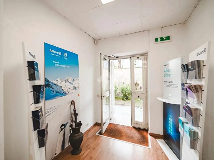 Appartamento quadrilocale in vendita in Corso di Francia, Roma