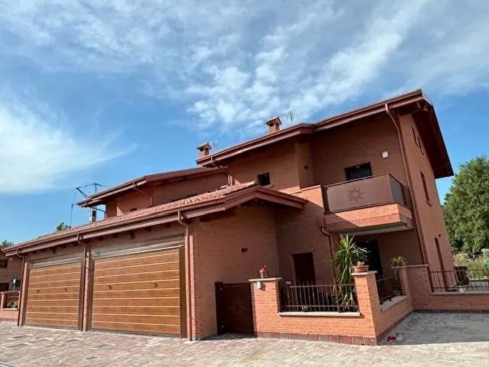 Casa con 7 locali in vendita in Via Nuova Argelato, Argelato