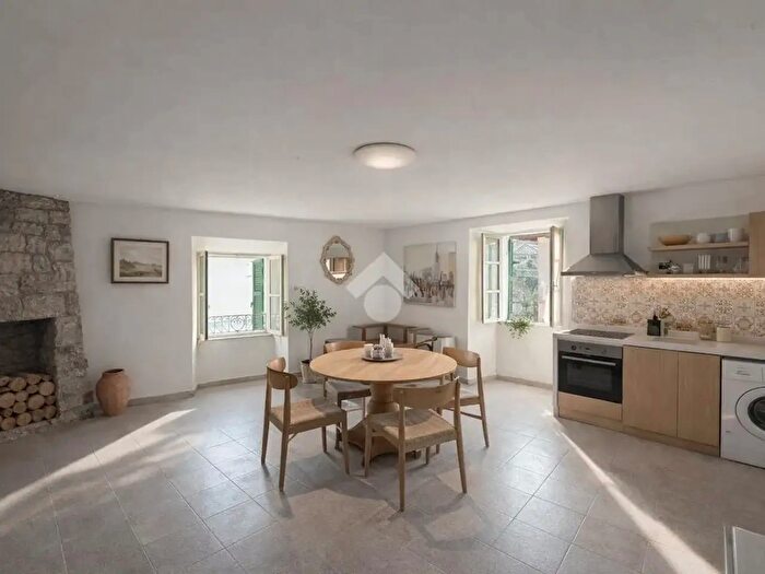 Appartamento trilocale in vendita in Via Luigi Cadorna, Viterbo