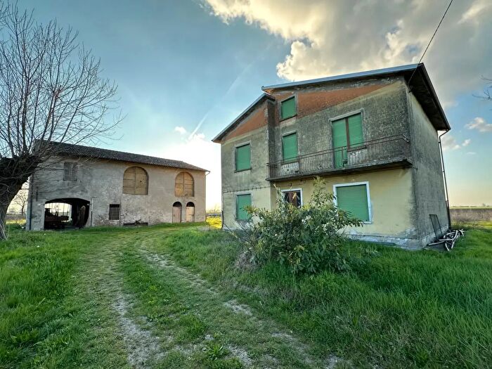 Casa con 7 locali in vendita in Villanova SullArda