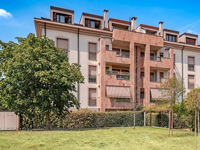 Appartamento quadrilocale in vendita in Via Sandro Pertini, Cesano Maderno