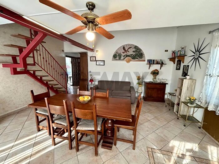 Appartamento trilocale in vendita in Costa Volpino