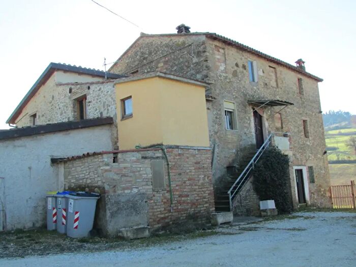 Casa con 12 locali in vendita in Todi