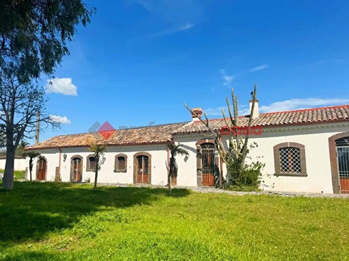 Casa con 12 locali in vendita in Contrada Jannarella, Ramacca