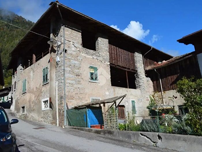 Casa con 8 locali in vendita in Fr Borzago, Spiazzo