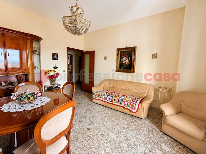 Appartamento trilocale in vendita in Via Umbria, Taranto