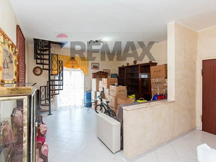 Appartamento con 6 locali in vendita in Via della Lucciola, Catania