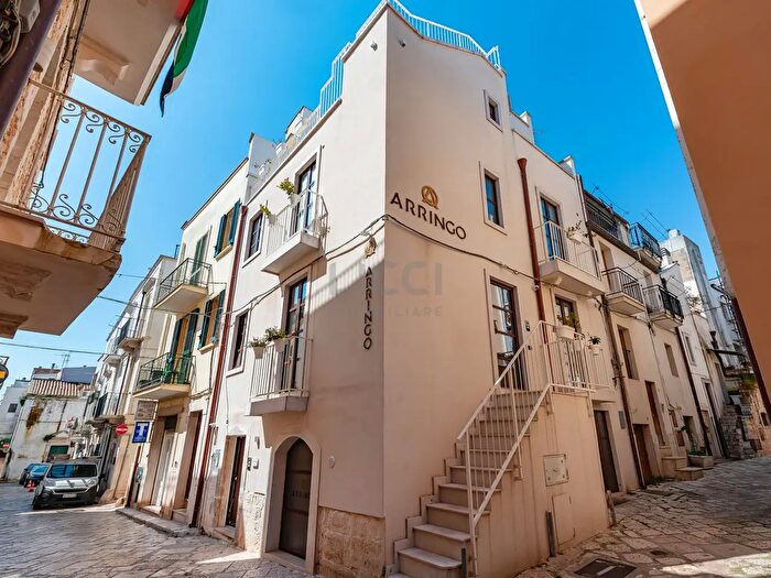 Casa con 8 locali in vendita in Via Cristoforo Colombo, Conversano