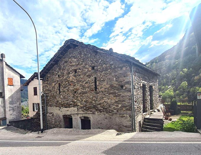 Casa bilocale in vendita in Via Buzzetti, Chiavenna