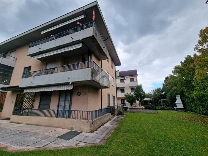 Appartamento trilocale in affitto in Via A De Gasperi, Centro, Creazzo