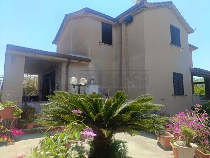 Casa con 5 locali in vendita in Cerveteri