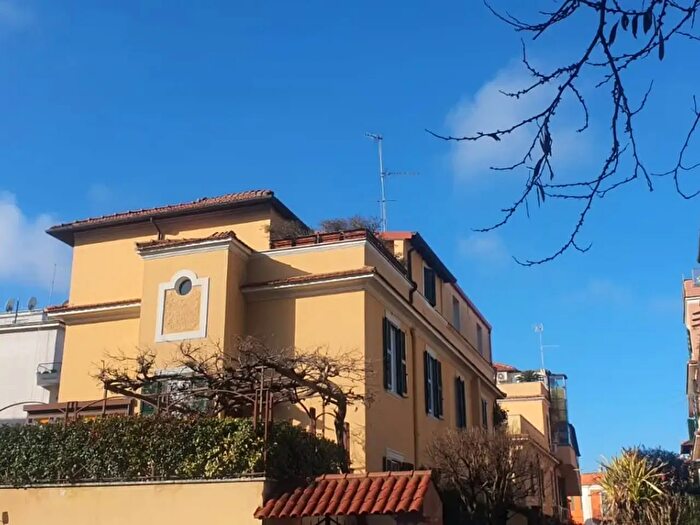 Casa con 5 locali in vendita in Via Guido Cavalcanti, Roma