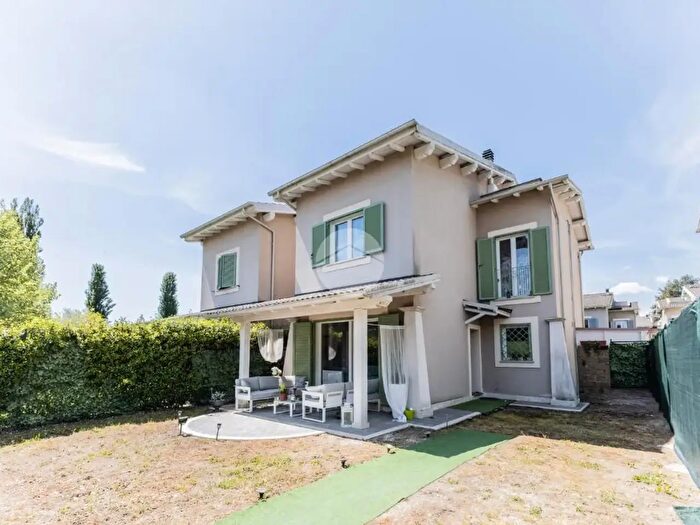 Casa quadrilocale in vendita in Viale Giuseppe Verdi, Nepi