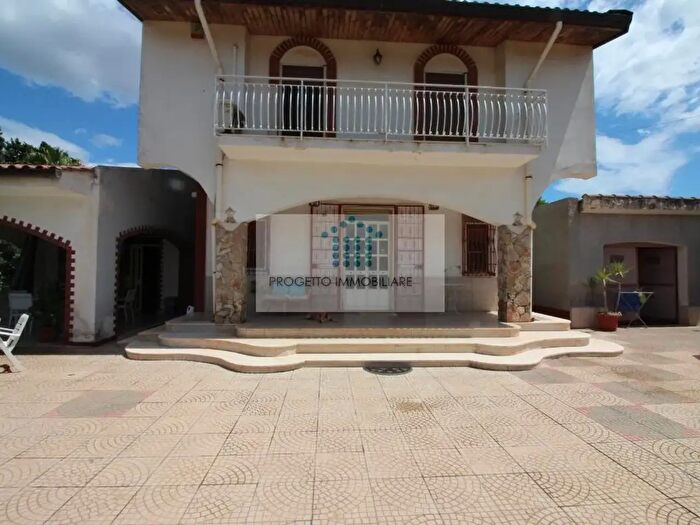Casa con 6 locali in affitto in Siracusa