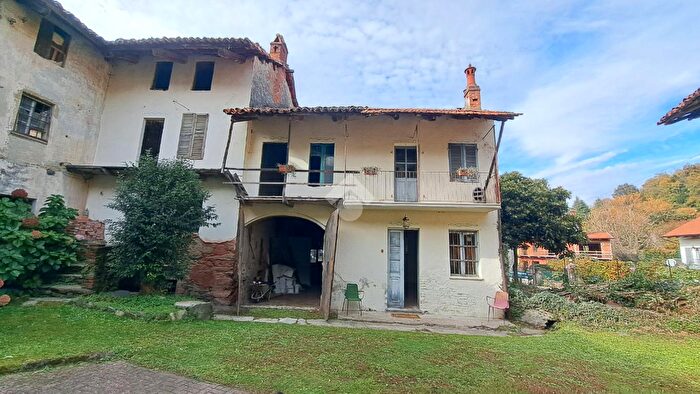 Casa con 10 locali in vendita in Via Tizzani, Viverone