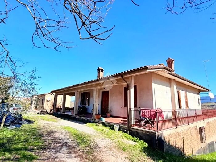 Casa con 6 locali in vendita in Via dei Gradini, Forano