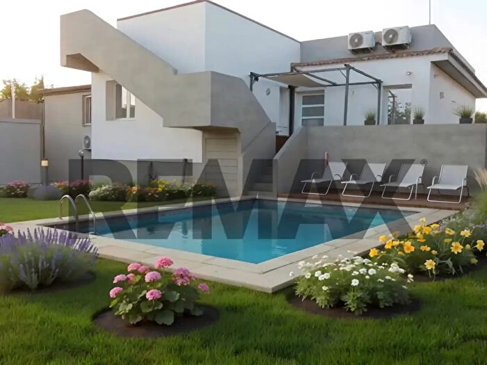 Casa con 9 locali in vendita in Via Giuseppe Gurrieri Snc, Ragusa