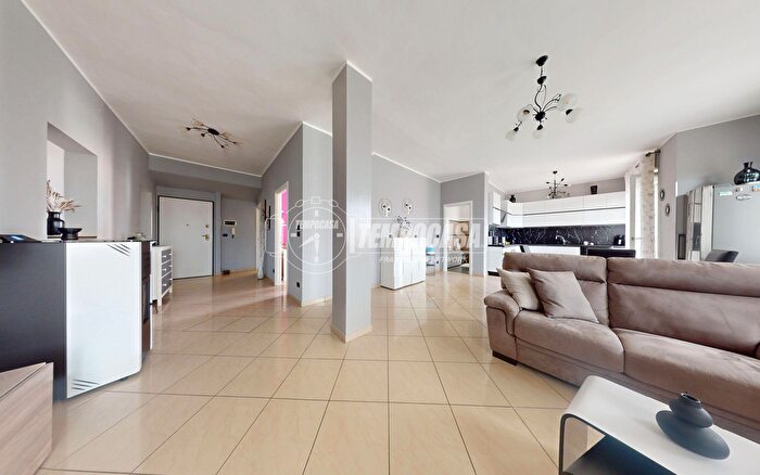 Appartamento con 5 locali in vendita in Via Ambovo, Borgo San Dalmazzo