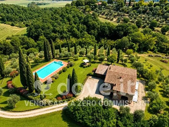 Casa con 5 locali in vendita in Via Maltaiolo Snc, Cetona