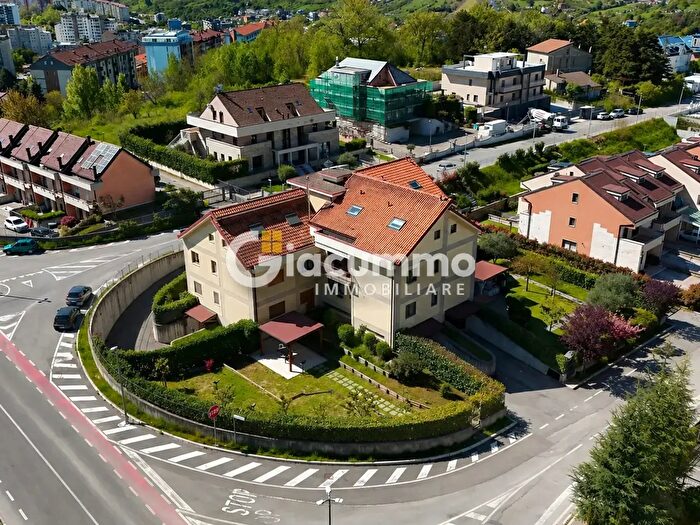 Appartamento con 5 locali in vendita in Via Atene, Potenza