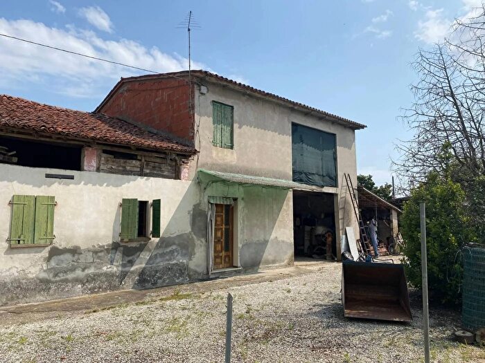 Casa con 5 locali in vendita in Via Bigolo Noale, Noale