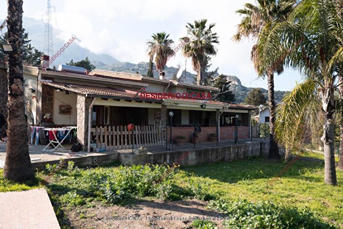 Casa quadrilocale in vendita in Termini Imerese
