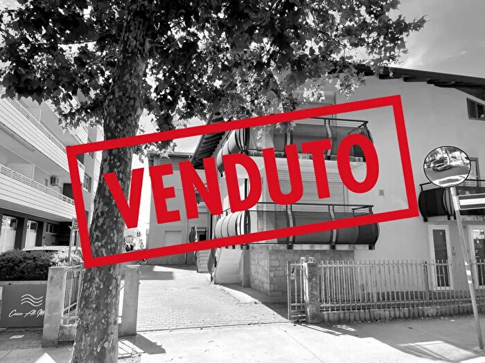 Appartamento trilocale in vendita in Via Timavo, Lignano Sabbiadoro