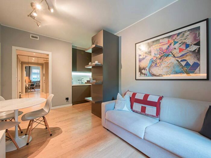 Appartamento bilocale in affitto in Via Sandro Sandri, Turati, Milano