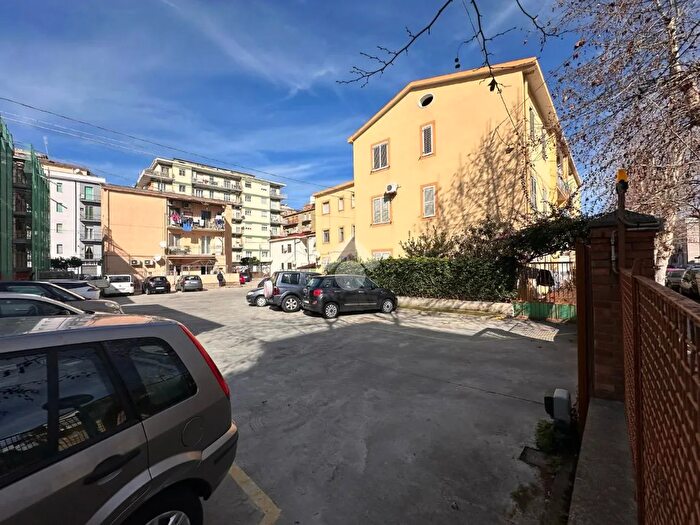 Appartamento quadrilocale in vendita in Via Giacomo Manna, Crotone
