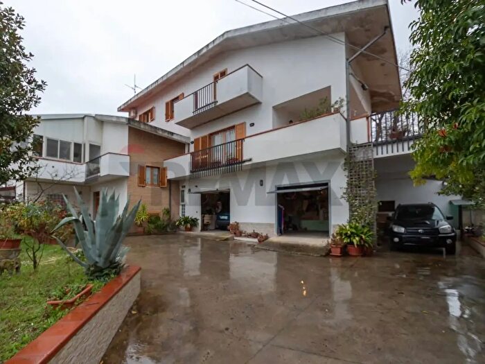 Casa quadrilocale in vendita in SantEufemia, Fara Filiorum Petri