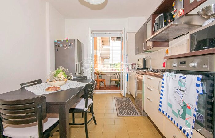 Appartamento quadrilocale in vendita in Via Cilea, Modena