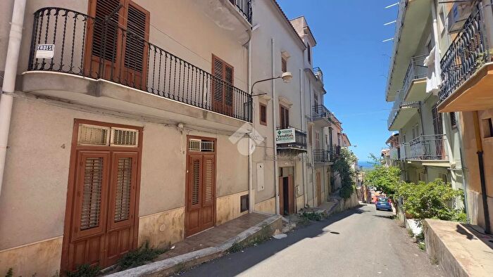 Casa con 8 locali in vendita in Via Celano, Borgetto