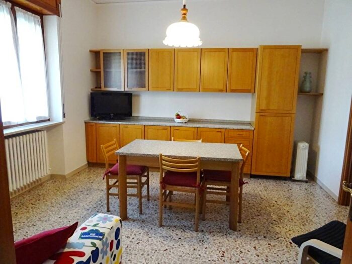 Appartamento quadrilocale in affitto in Via dei Bevilacqua, Borgo Roma, Verona