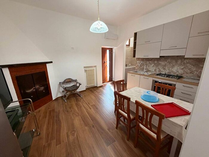 Appartamento trilocale in affitto in Via Umberto I, Valenzano