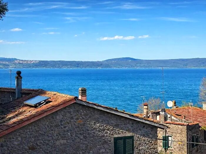 Appartamento trilocale in vendita in Via Maurizio Moris, Anguillara Sabazia