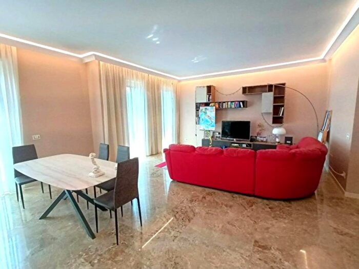 Appartamento trilocale in affitto in Viale Brenta, Lodi Brenta, Milano