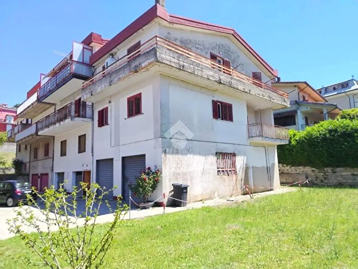 Appartamento con 7 locali in vendita in Via Calzisi, Manocalzati