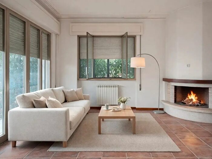 Casa con 7 locali in vendita in Via della Gronda, Camaiore