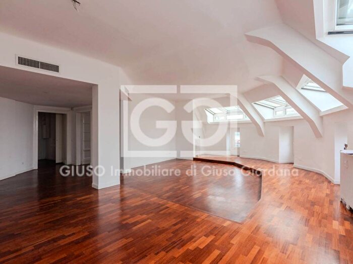 Appartamento trilocale in affitto in Duomo, Milano