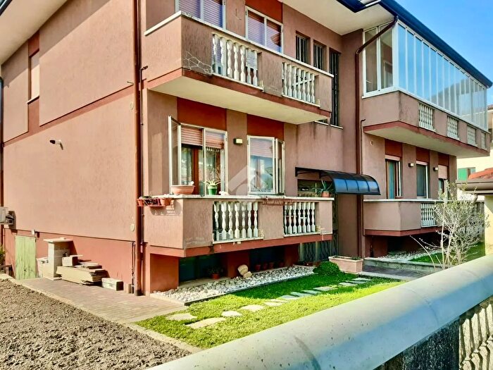 Appartamento quadrilocale in vendita in Via Europa, Lozzo Atestino