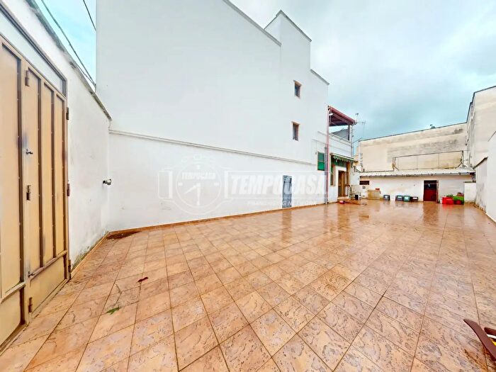 Casa con 5 locali in vendita in Via Cellino, San Donaci