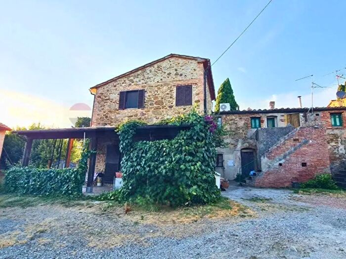 Casa quadrilocale in vendita in Gambassi Terme